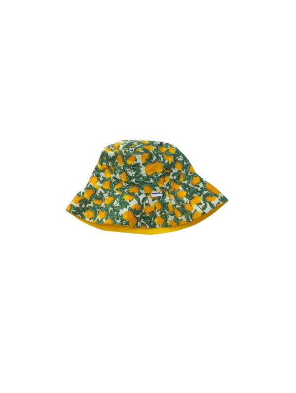Eva Reversible Hat Yellow is featuring lemon print.